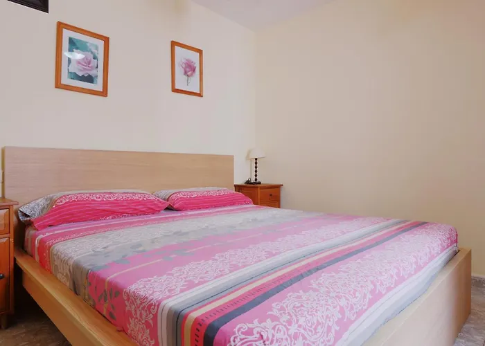 Bungamerica - 2 Bedrooms *